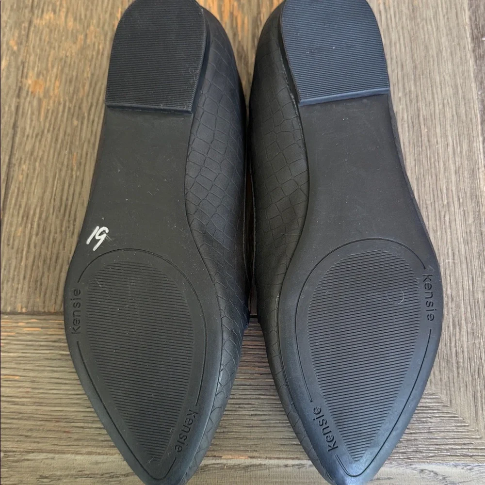 Kensie Black Textured Gabrielle Loafers w/ Gold Detail, Size 8, New Without Tags - Picture 6 of 8